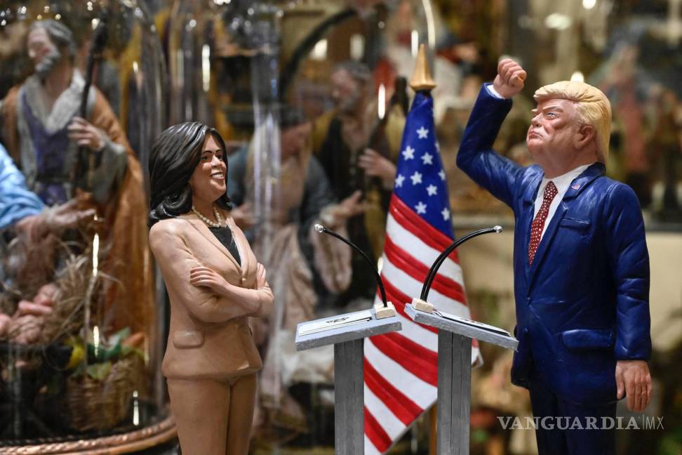 $!Figuras de terracota del candidato republicano Donald Trump y la vicepresidenta estadounidense Kamala Harris, elaboradas por Genny Di Virgilio en Nápoles, Italia.