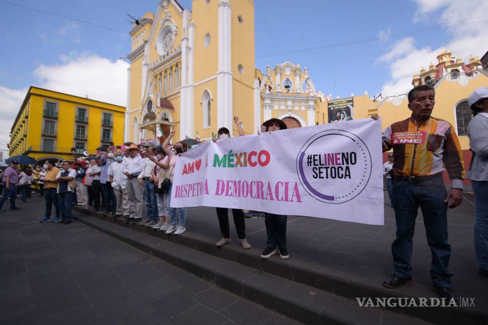 Así toman las calles y plazas miles de mexicanos para defender al INE (Fotos)