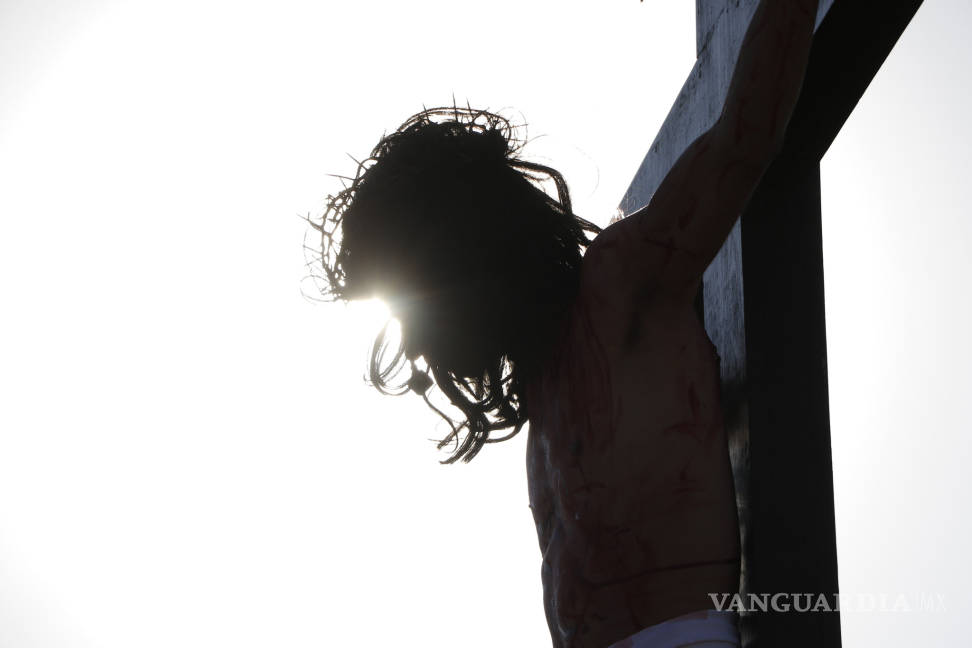 $!Abordan en Vía Crucis del Ojo de Agua de Saltillo el tema del suicidio