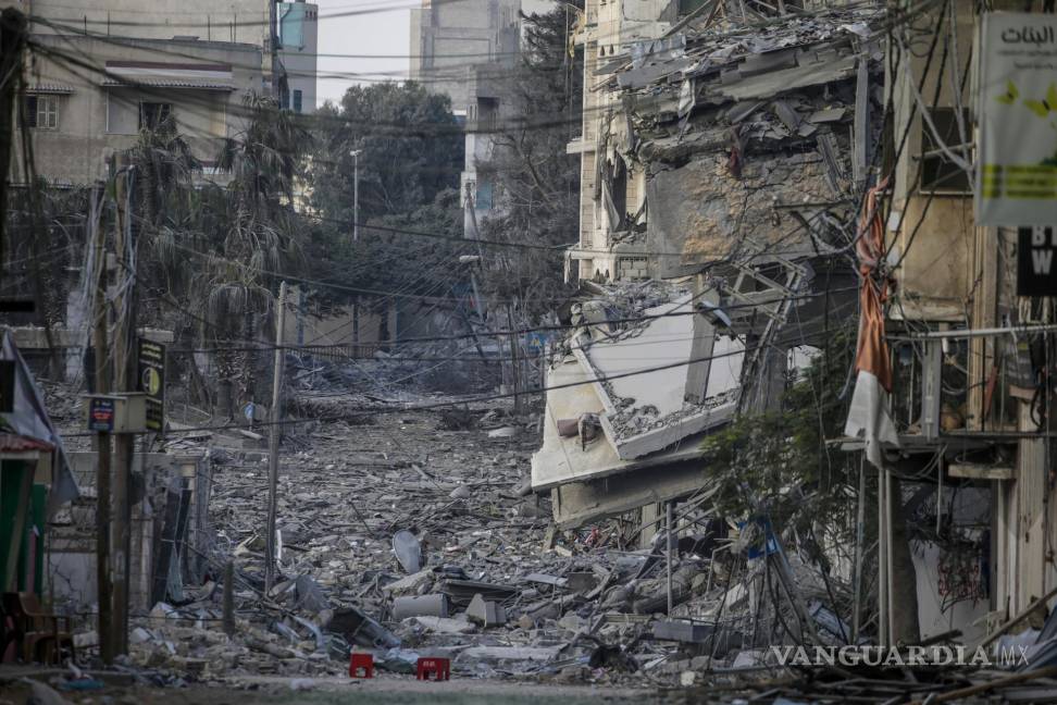 $!Una zona con edificios muy dañados y destruidos está desierta después de que los residentes de la ciudad de Gaza comenzaran a evacuar el 14 de octubre de 2023.
