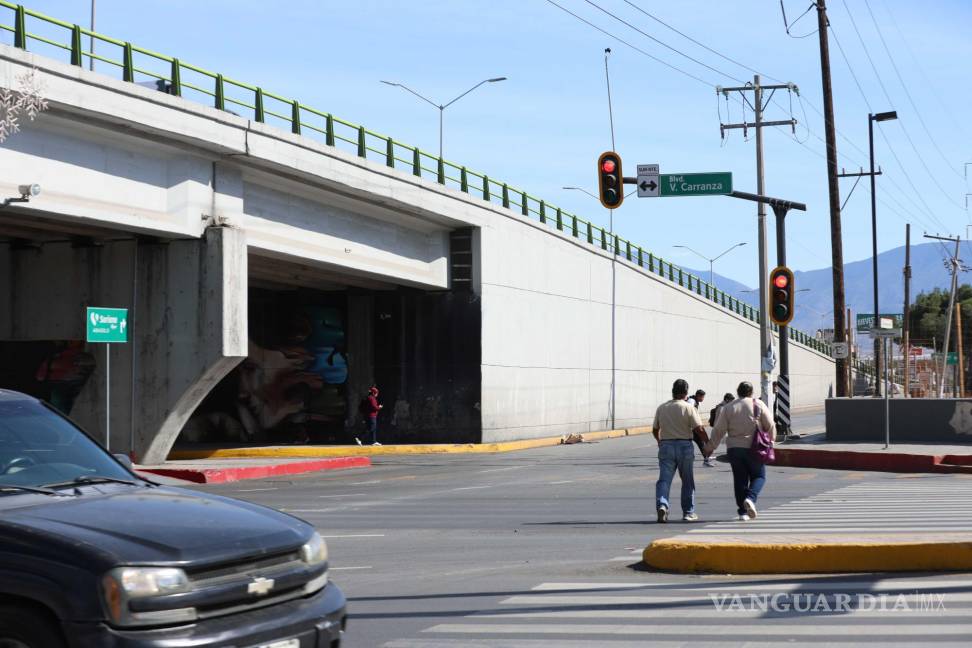 $!El error en las señales norte-sur destaca la importancia de una correcta gestión vial en Saltillo, donde cualquier detalle puede impactar la seguridad de conductores y peatones.