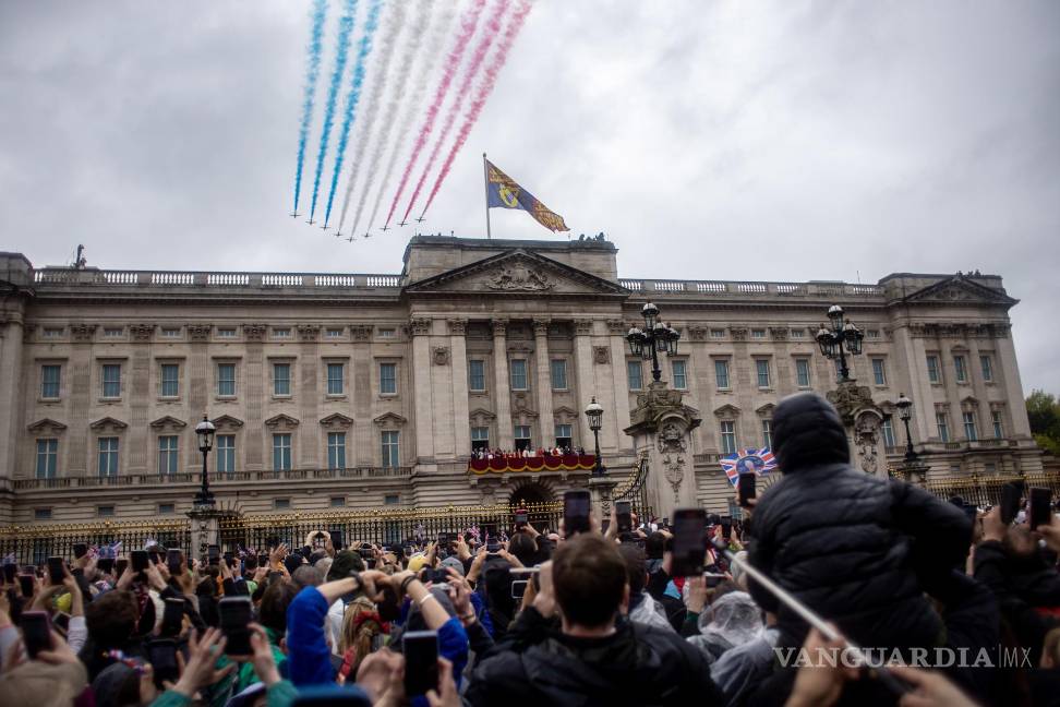 Así inicia el reinado del Carlos III tras una larga espera para ser el monarca británico (fotos)