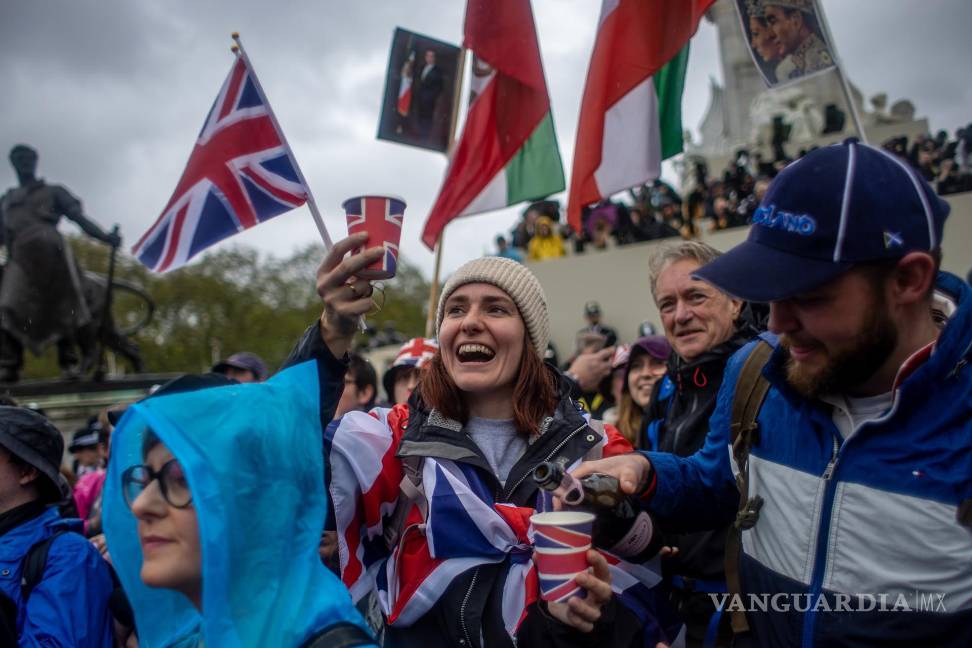 Así inicia el reinado del Carlos III tras una larga espera para ser el monarca británico (fotos)