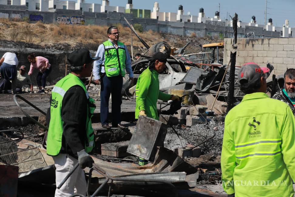 $!Más de 100 trabajadores del Municipio apoyaron en la limpieza del lugar.