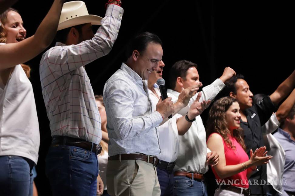 $!Festeja Manolo Jiménez su triunfo con concierto en la Región Sureste