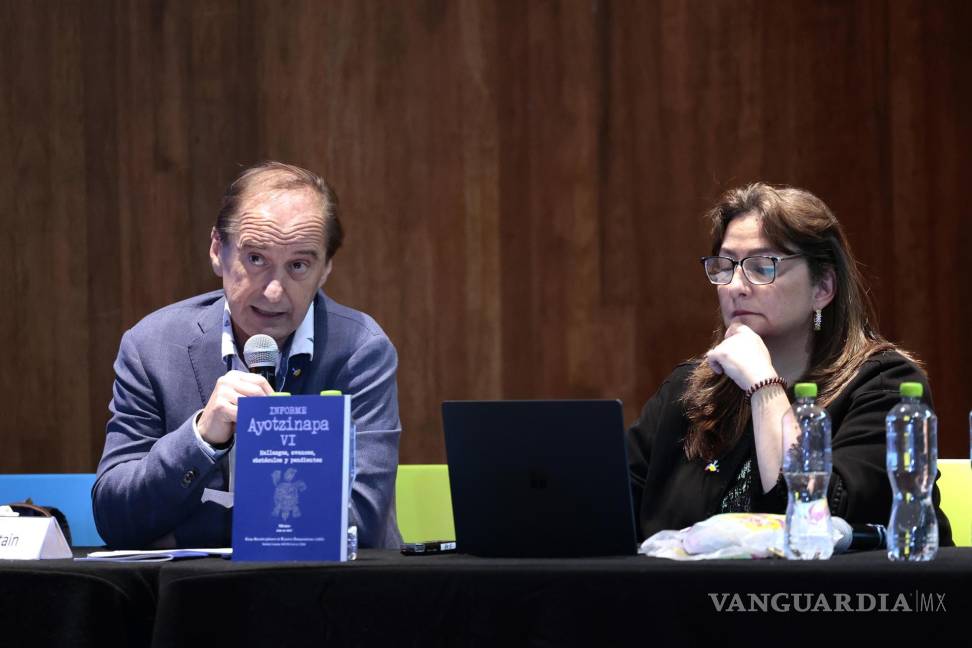 $!Carlos Beristain y Ángela Buitrago, representantes del GIEI, presentan el sexto y último informe sobre el caso Ayotzinapa, en Ciudad de México (México).