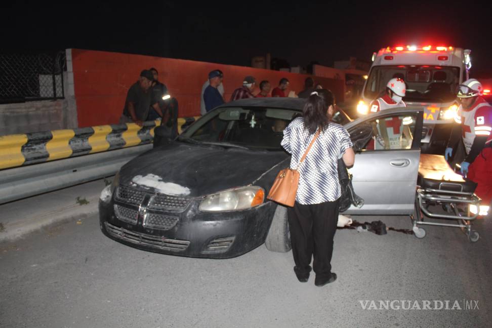 Atropellan a sujeto mientras empujaba su carro descompuesto, en Saltillo