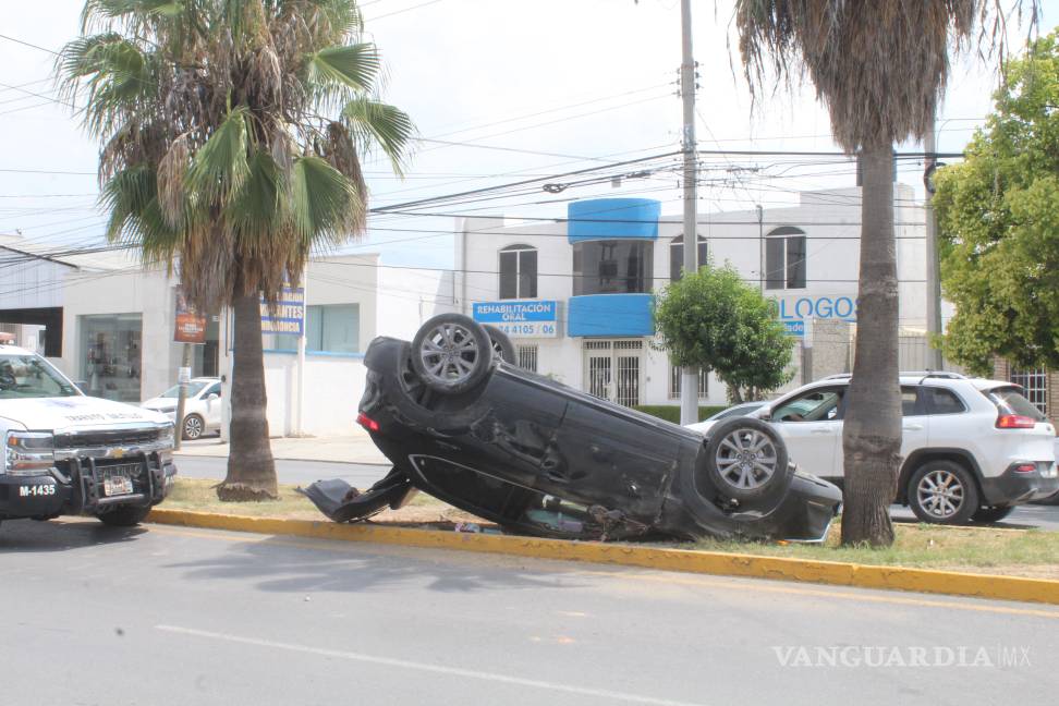 Menor de 7 años resulta lesionada tras volcadura en Saltillo