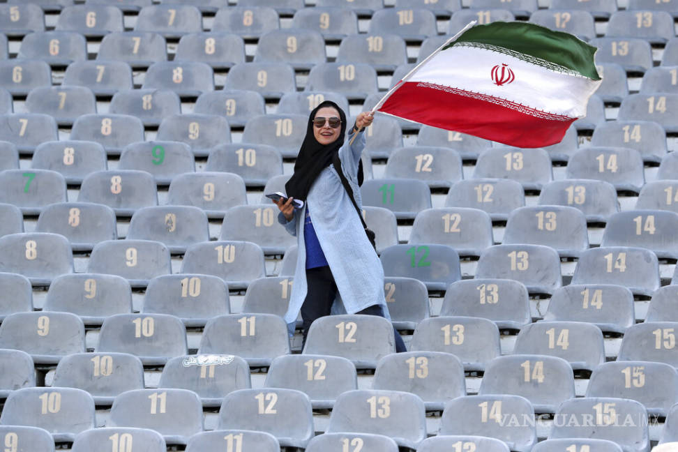 $!Así fue el regreso de las mujeres a los estadios en Irán (fotos)