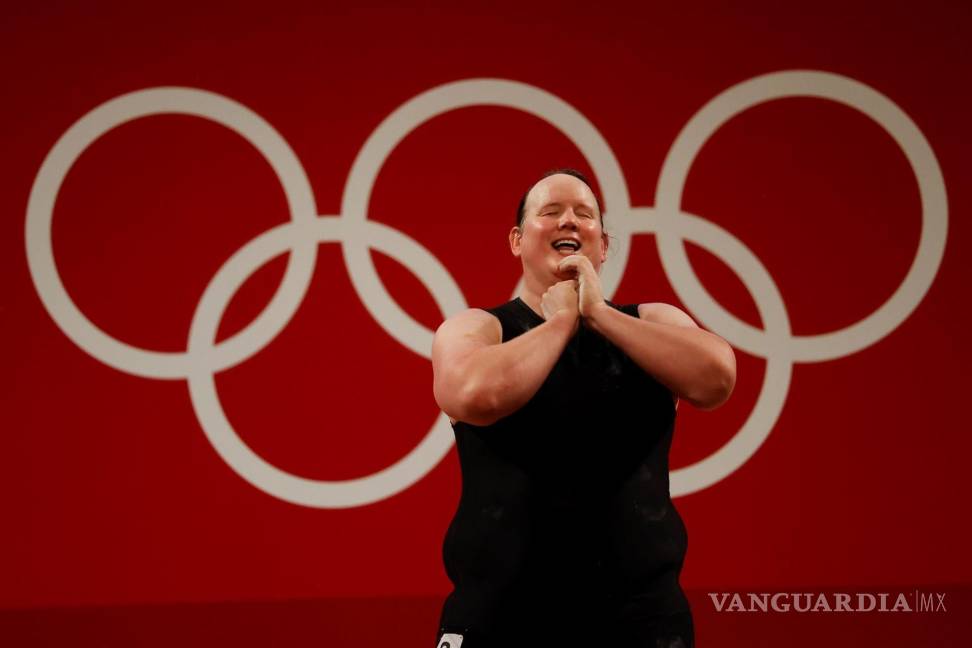 $!La neozelandesa Laurel Hubbard, primera atleta transgénero en unos Juegos Olímpicos, compite en el Grupo A de +87kg femenino de halterofilia en Tokio 2020. EFE