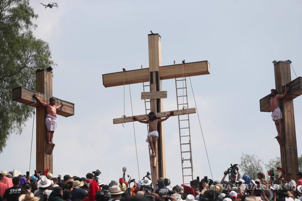 $!Actores escenifican la 179 Pasión de Cristo en Iztapalapa, en la Ciudad de México (México).