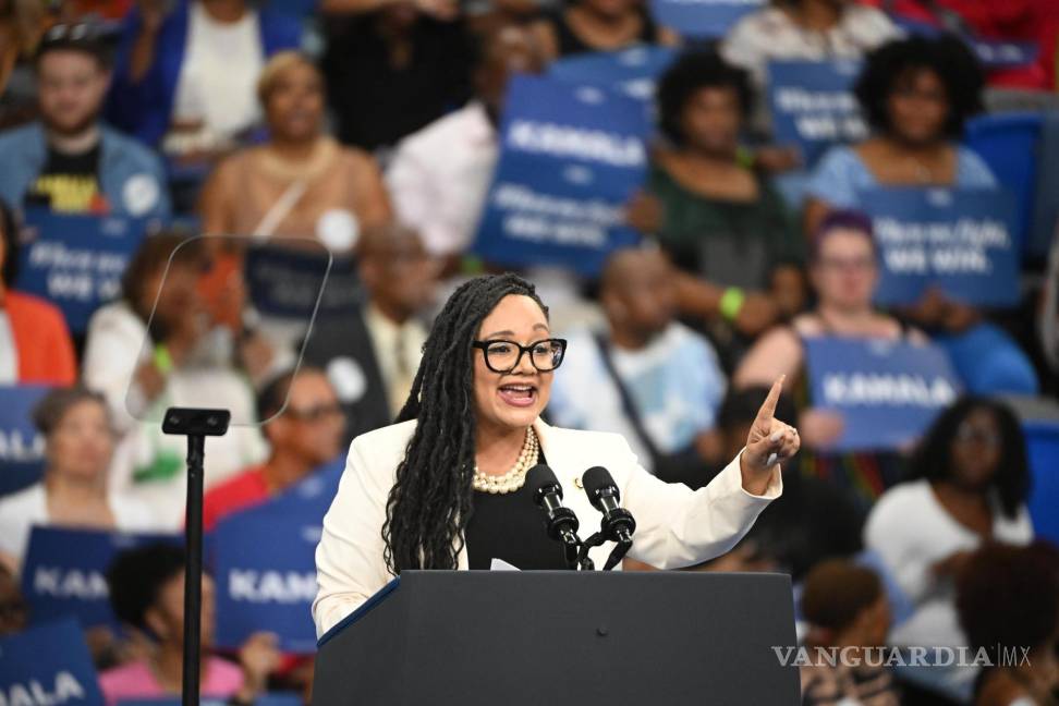 $!La congresista Nikema Williams durante un mitin de campaña de Kamala Harris en el Centro de Convocatoria del Estado de Georgia en Atlanta, Georgia.