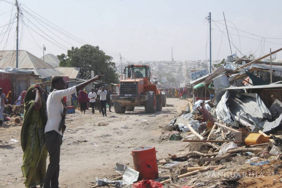 $!Al menos 35 muertos tras explosión de coche bomba en un mercado de Somalia