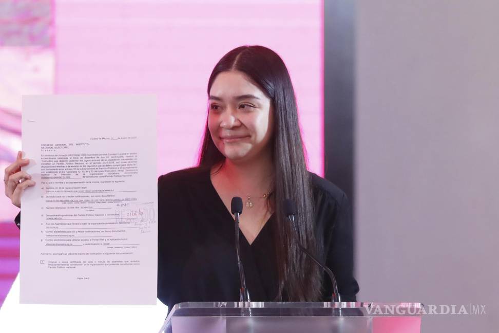 $!La representante del partido Frente Cívico Nacional, Jessica Castillo en una rueda de prensa en Ciudad de México.