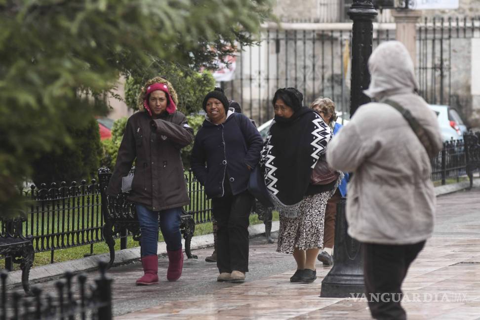 $!Reciben albergues de Coahuila a 18 ciudadanos, a causa del frío