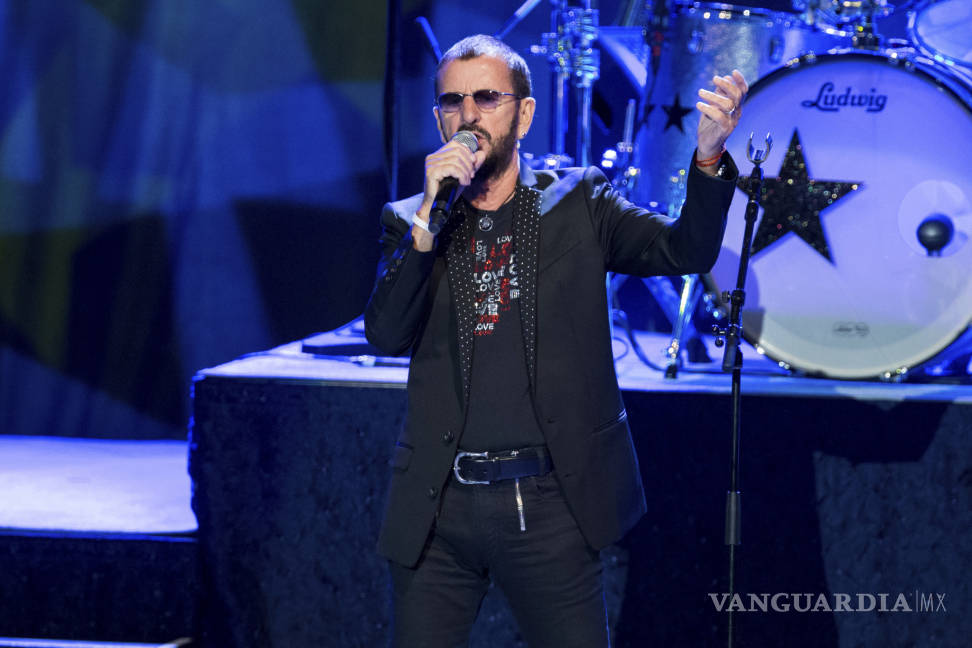 $!Deleita el ex Beatle Ringo Starr a miles de fans en el Radio City Music Hall