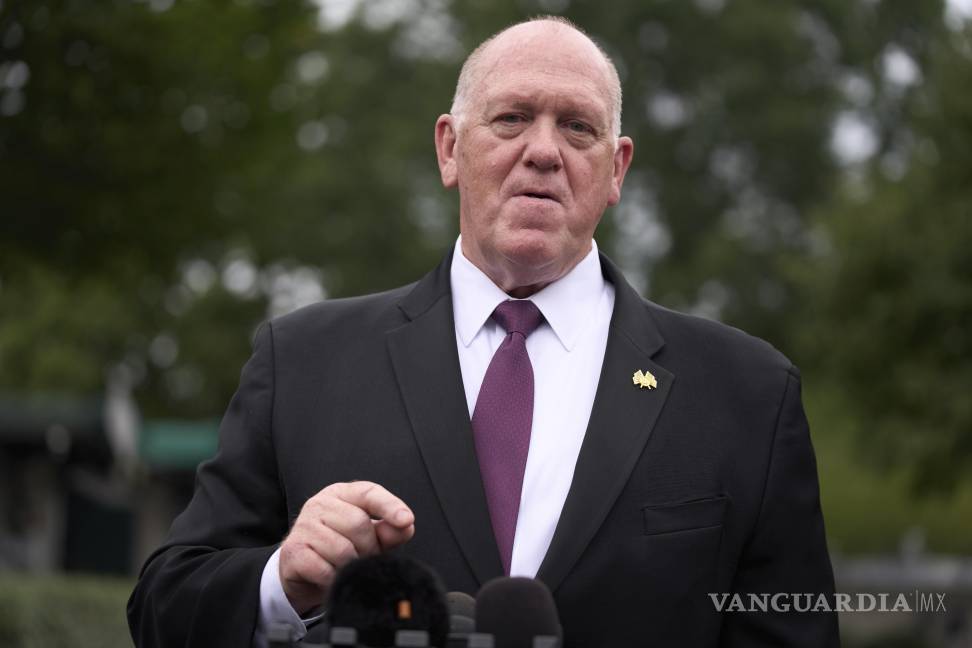 $!El zar fronterizo de la Casa Blanca, Tom Homan, habla con periodistas en la Casa Blanca.