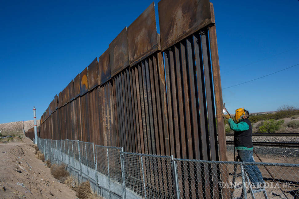 $!Trump llama de nuevo a demócratas a aprobar dinero para construir muro fronterizo