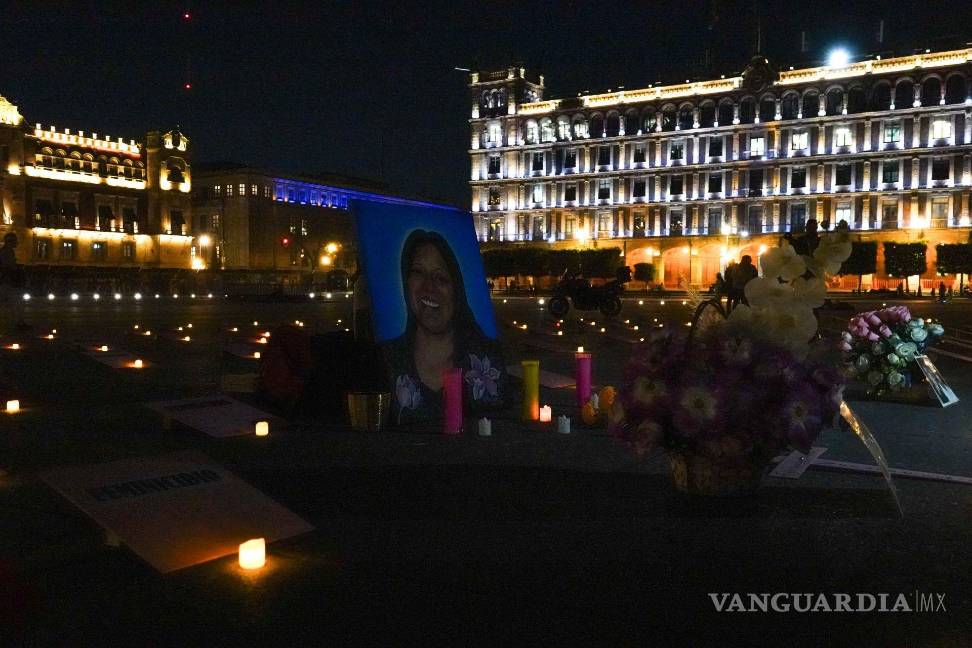 8M, cerca de 1,000 lápidas en el Zócalo de Ciudad de México recuerdan a las víctimas de feminicidio (fotos)