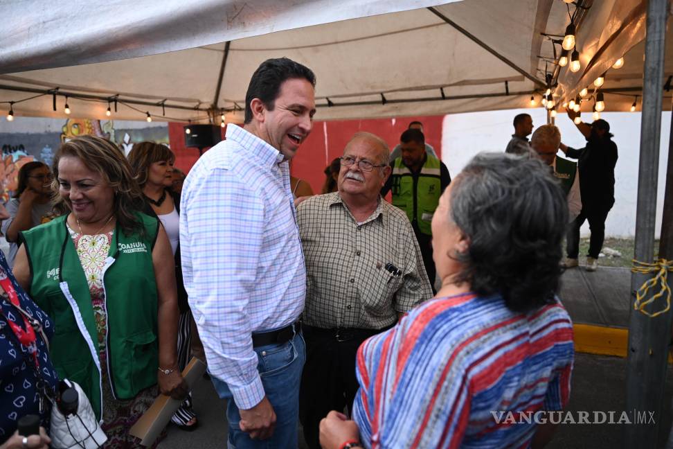 $!Durante la entrega, vecinos agradecieron al alcalde por cumplir compromisos y atender una demanda que llevaba años pendiente.