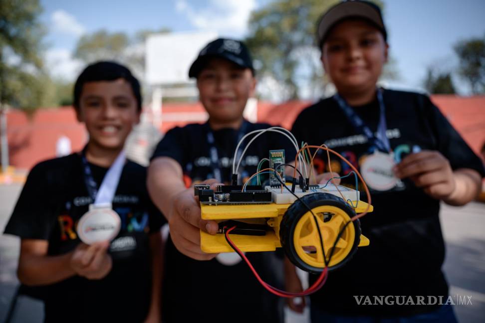 $!Con creatividad e ingenio, los equipos presentaron proyectos desarrollados durante semanas de preparación en los talleres de robótica que se imparten en los centros comunitarios del municipio.