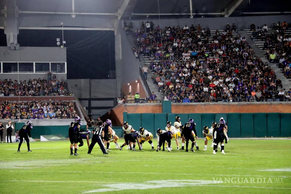 $!Más de 10,000 aficionados de ambos equipos disfrutaron del Monday Night del Norte.