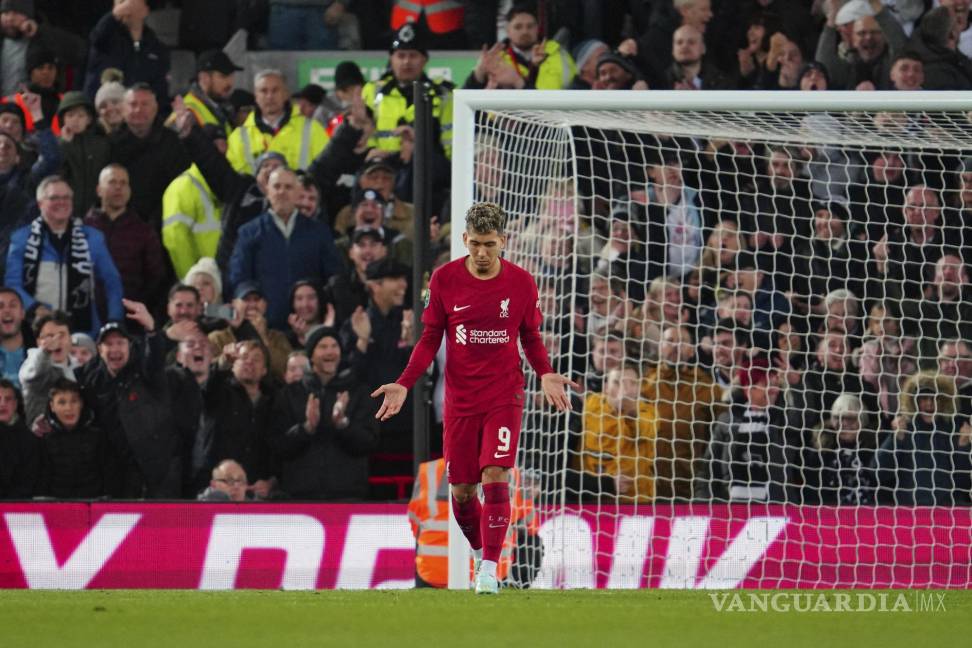 $!Roberto Firmino de Liverpool reacciona tras errar un penal en la Copa Inglesa.