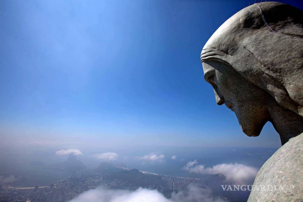 $!Fotografía de archivo fechada el 7 de octubre de 2011 que muestra la estatua del Cristo Redentor, en Río de Janeiro (Brasil). EFE/Antonio Lacerda