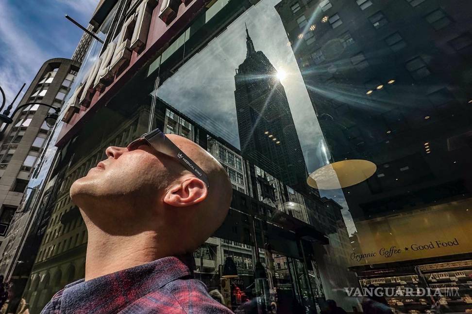 Así cautiva, maravilla y asombra el eclipse solar desde Mazatlán hasta la isla de Terranova (fotos)