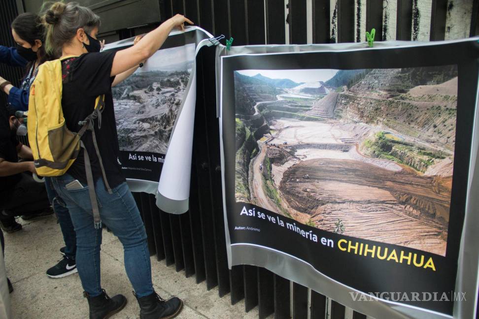$!Activistas entregan 35 mil firmas para frenar la práctica de la minería en Áreas Naturales Protegidas en México.