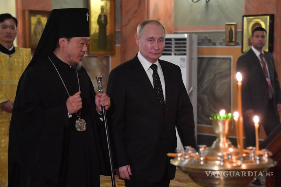$!Como parte de la visita, el presidente Vladimir Putin acudió a una iglesia en Pyongyang, la capital norcoreana.