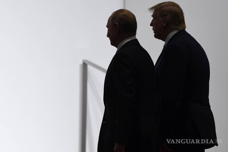 $!Los expertos independientes rusos temen que Vladímir Putin vuelva a “embaucar” a Donald Trump, como ya hiciera en su anterior cumbre en 2018 en Helsinki.