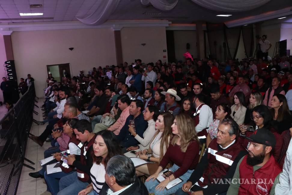 $!Militantes y simpatizantes de Morena acompañaron a Alcalde y a Andrés Manuel López Beltrán, dirigentes del partido.