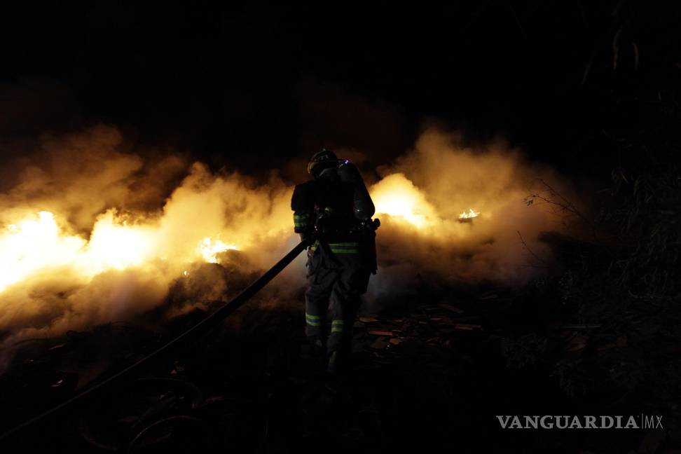 Incendio de tejaban causa movilización de bomberos