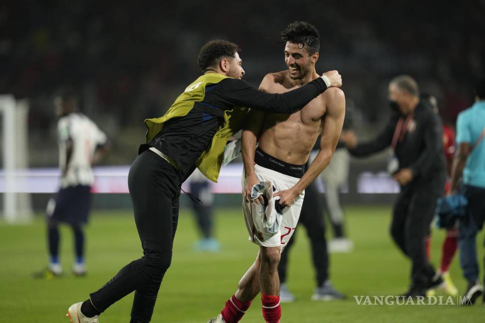 $!Los jugadores de Al Ahly celebran después del partido de la Copa Mundial de Clubes entre Al Ahly y Monterrey en Abu Dhabi. AP/Kamran Jebreili