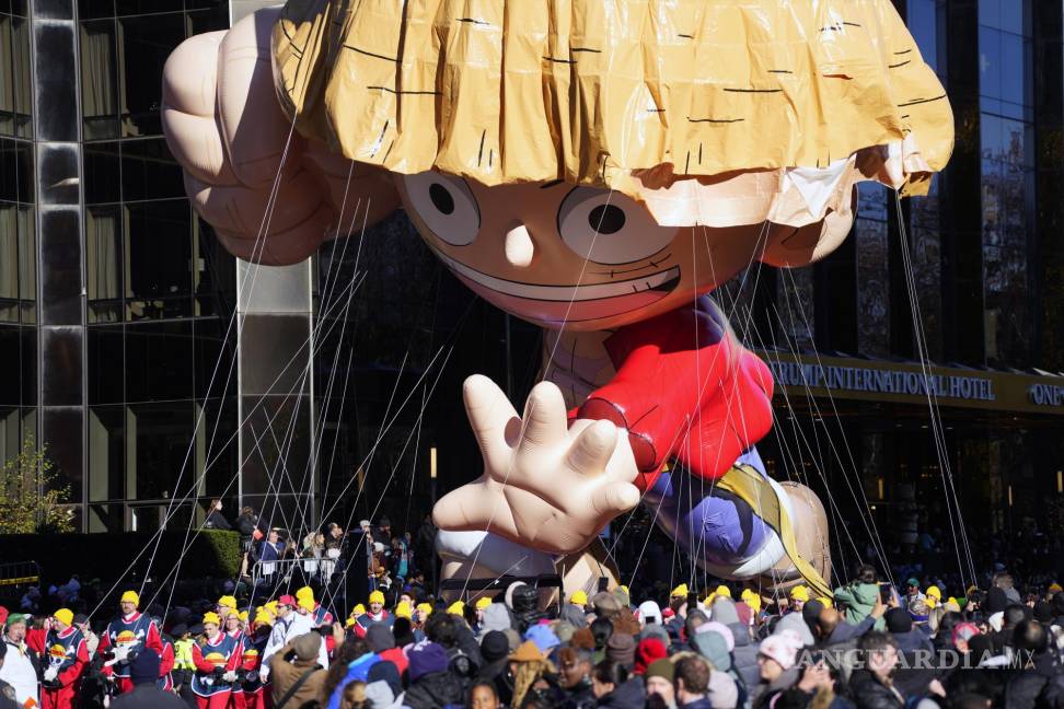$!El globo Monkey D. Luffy flota en el Desfile del Día de Acción de Gracias de Macy’s en Nueva York.