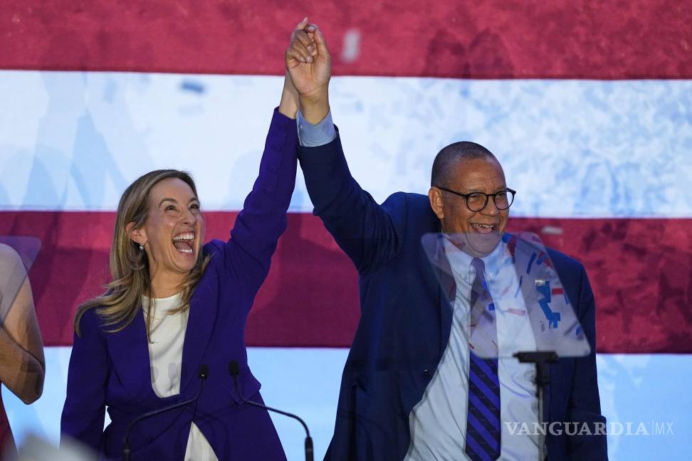 $!La gobernadora electa demócrata de Nueva Jersey, Mikie Sherrill, y el vicegobernador electo, Dale Caldwell, celebran su triunfo en East Brunswick.