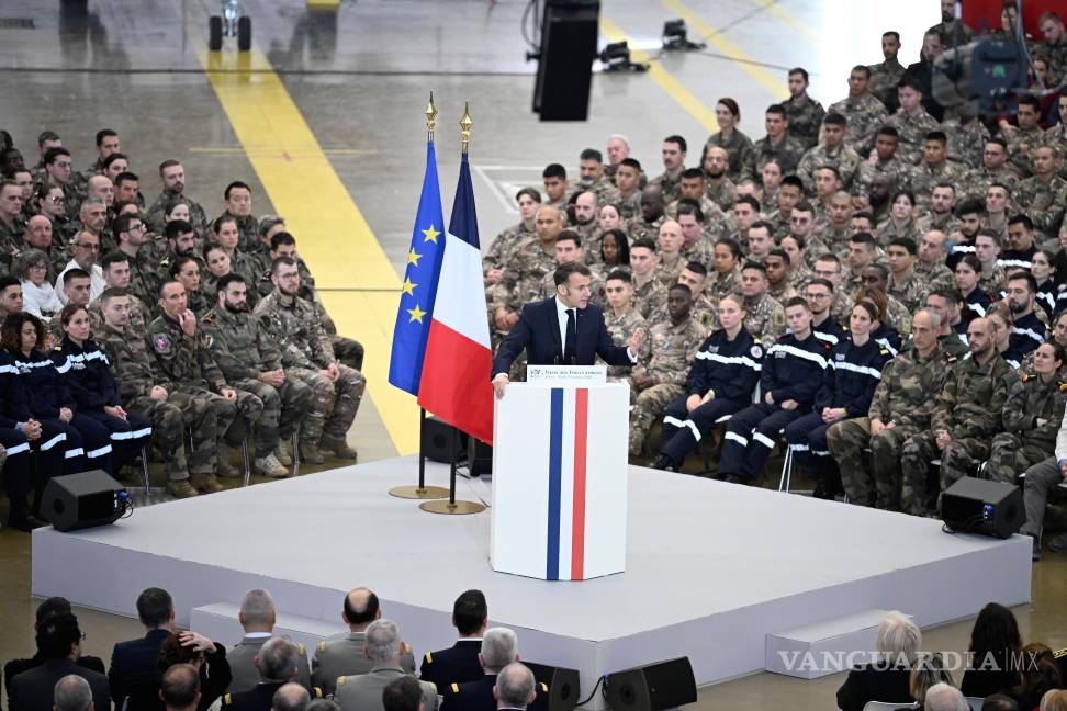 $!El presidente francés, Emmanuel Macron, pronuncia un discurso durante su visita a la base aérea militar de Istres, en el sur de Francia, el jueves 15 de enero de 2026.
