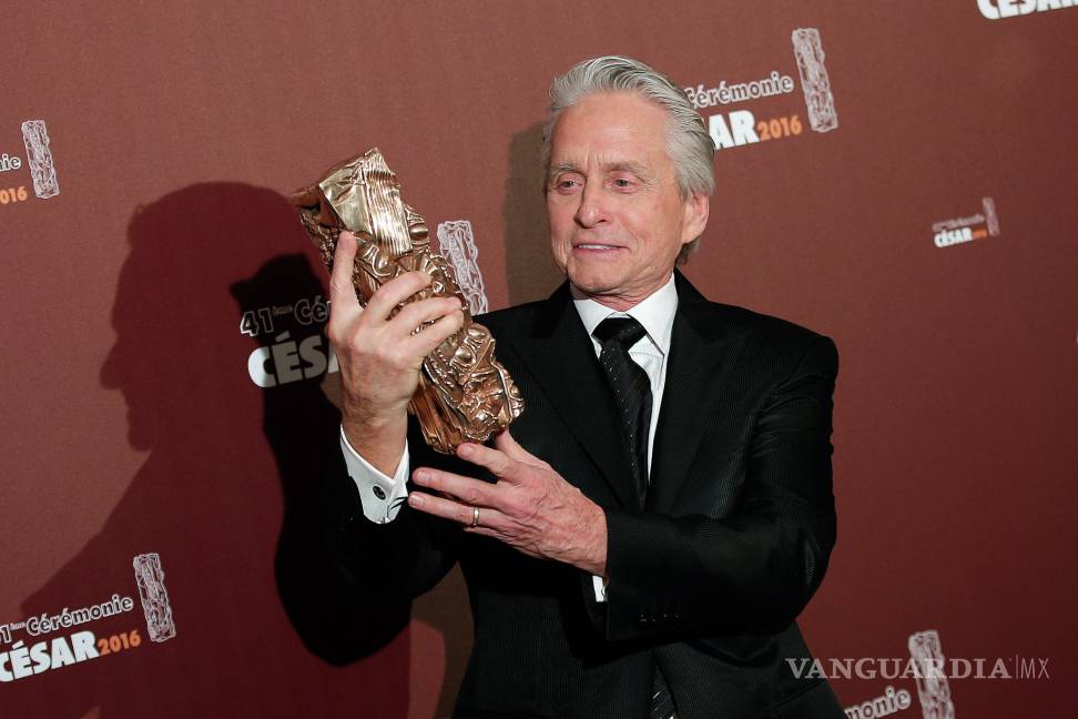Acepta Michael Douglas su segundo César honorífico en París