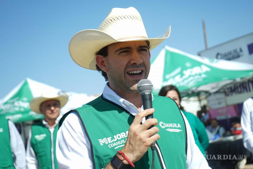 $!Gabriel Elizondo Pérez, Coordinador General de Mejora Coahuila, resaltó la importancia de llevar servicios esenciales a las comunidades más lejanas.