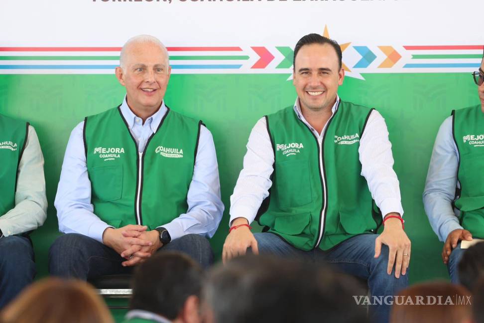 $!El gobernador Manolo Jiménez y el alcalde Román Cepeda supervisaran los trabajos de pavimentación en calles de Torreón.