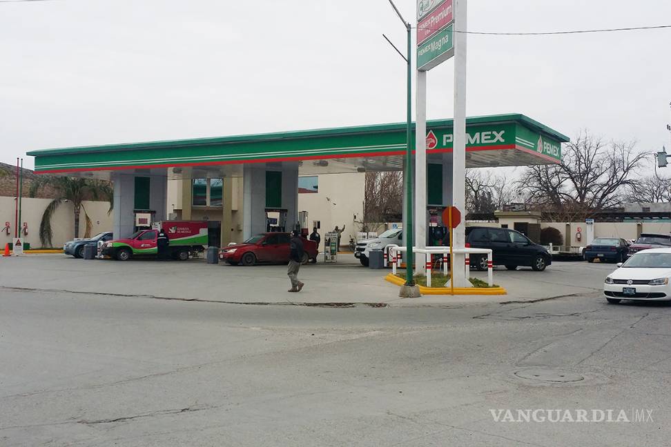 $!Disminuyen ventas de gasolina en la frontera; comercios de Eagle Pass venden 70 % menos