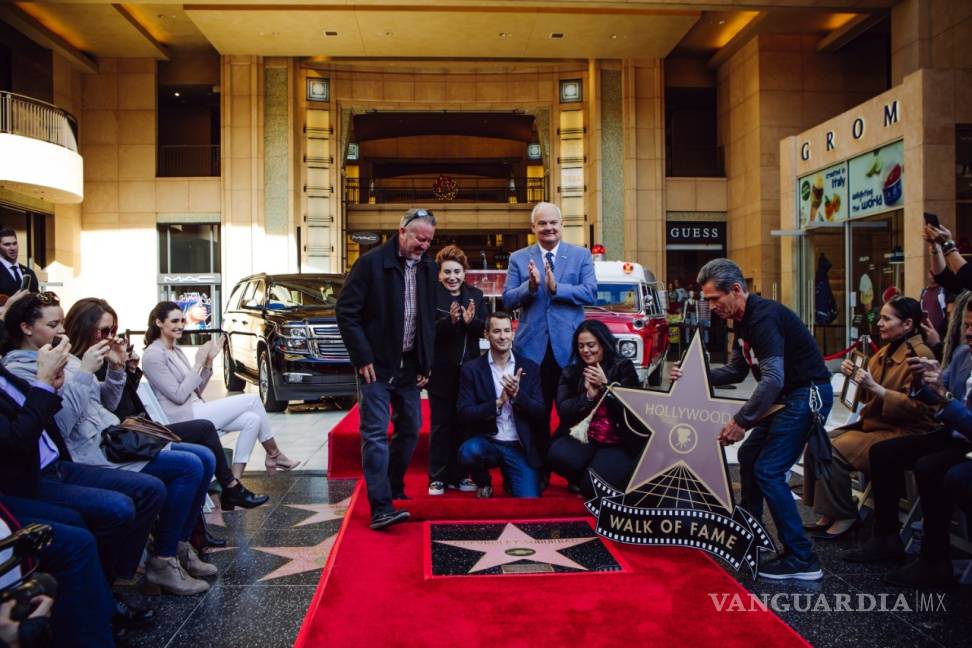 $!Chevrolet Suburban llega al paseo de la fama en Hollywood