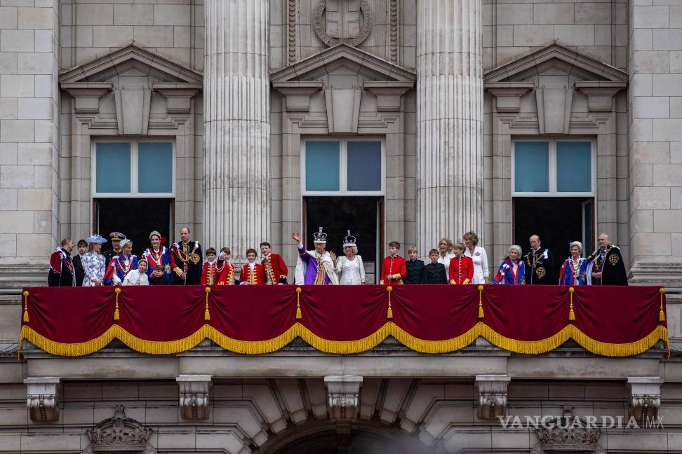 Así inicia el reinado del Carlos III tras una larga espera para ser el monarca británico (fotos)