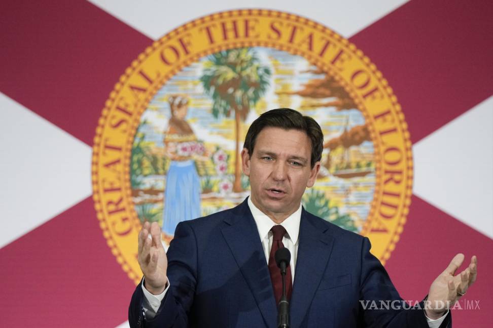 $!El gobierno de Ron DeSantis anticipó que este sistema podría convertirse en tormenta tropical este lunes.