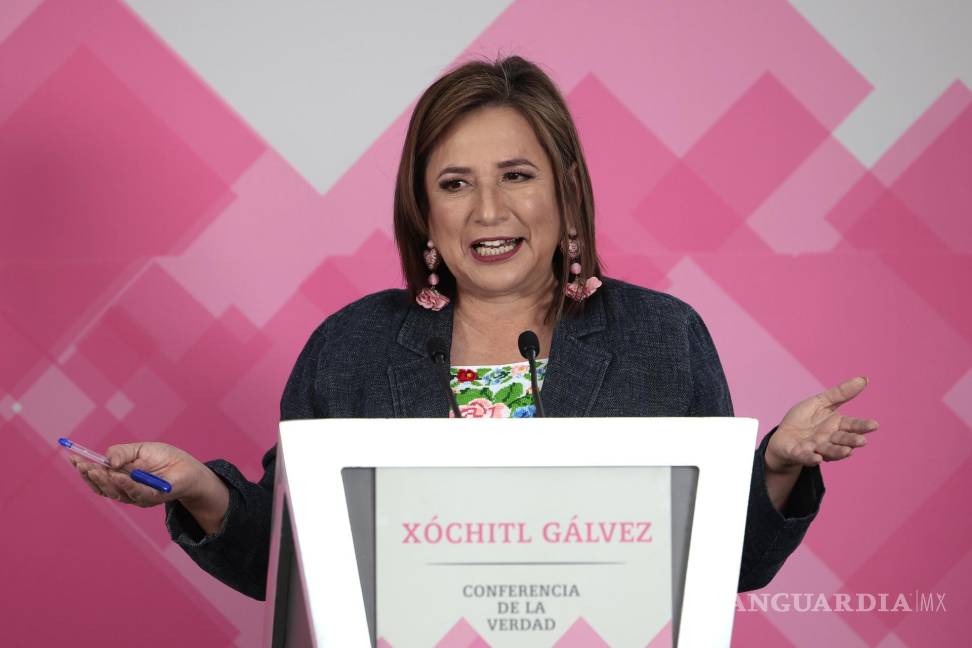 $!La candidata presidencial opositora Xóchitl Gálvez durante su Conferencia de la verdad que ofrece a la prensa hoy, en la Ciudad de México.