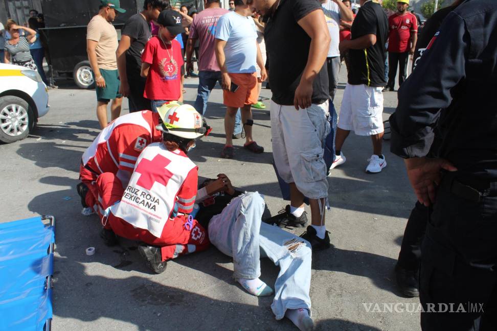 Fallece joven en accidente en moto en Saltillo; sus dos acompañantes están graves (VIDEO)