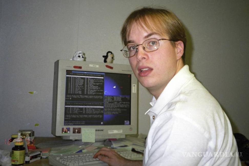 $!Paul Buchheit, ex ingeniero de Google que creó Gmail, en las oficinas de la empresa en Mountain View, California, el 10 de diciembre de 1999.