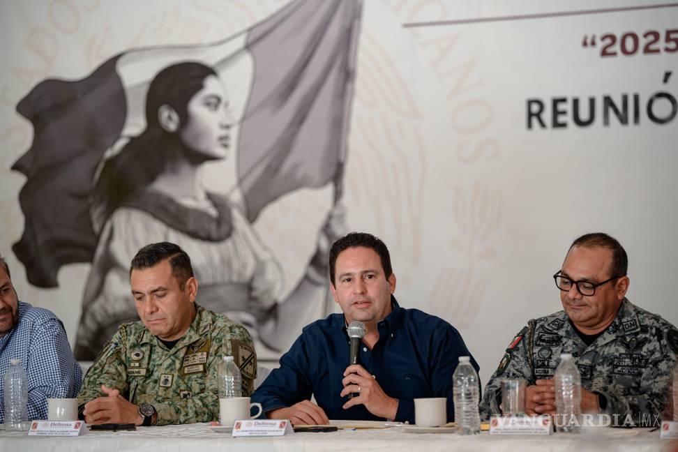 $!Javier Díaz, alcalde de Saltillo, refrendó su prioridad por la seguridad durante la reunión celebrada en el 69 Batallón de Infantería.