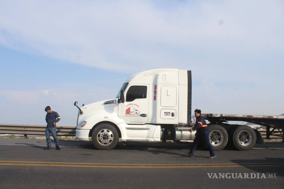 Choque de tráileres bloquea el libramiento Norponiente por más de dos horas